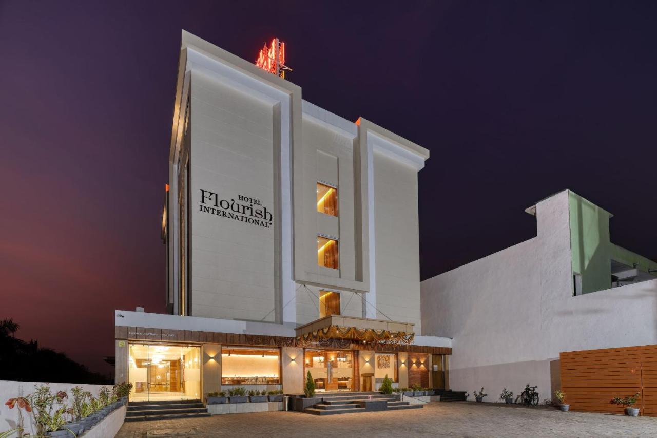 Hotel Flourish International Ахмедабад Екстериор снимка